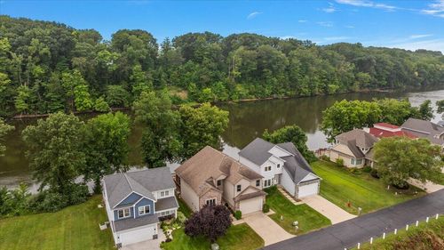 626 Swan River Dr, Benton Harbor, MI, 49022-6159 | Card Image