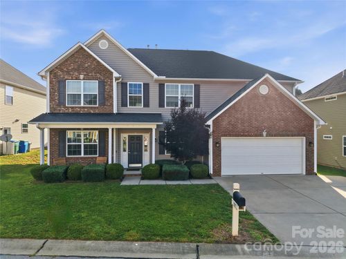 197 Roanoke Rd, Fletcher, NC, 28732-7923 | Card Image