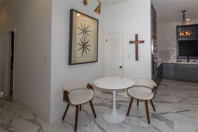 Small table in Kitchen | Image 8