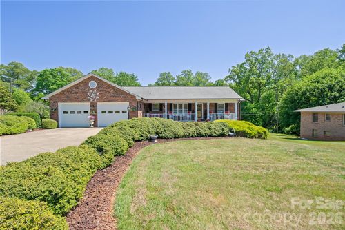 105 Rock Creek Dr, Lincolnton, NC, 28092-3627 | Card Image