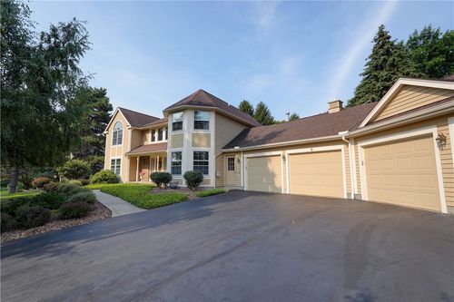 9 Foxboro Ln, Fairport, NY, 14450-4104 | Card Image