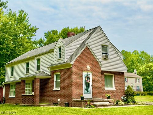 557 North Ave, Geneva, OH, 44041-1027 | Card Image
