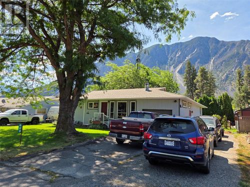 609 11th Ave, Keremeos, BC, V0X1N3 | Card Image