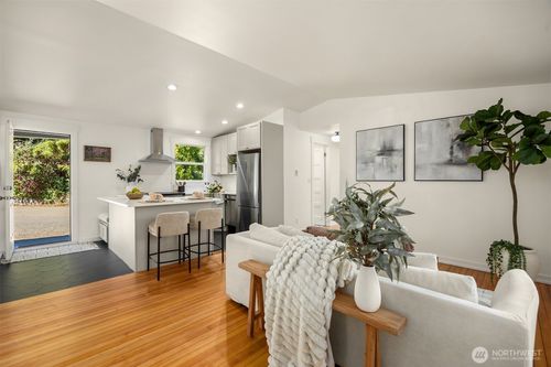 apt-1-1574 Ne Park View Dr, Bainbridge Island, WA, 98110-2374 | Card Image