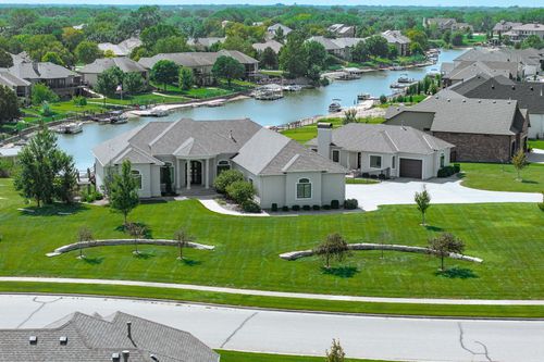 2901 W Crystal Beach St, Wichita, KS, 67204-2410 | Card Image