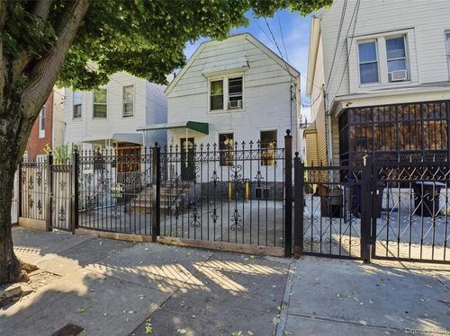 2851 Briggs Ave, Bronx, NY, 10458-2804 | Card Image