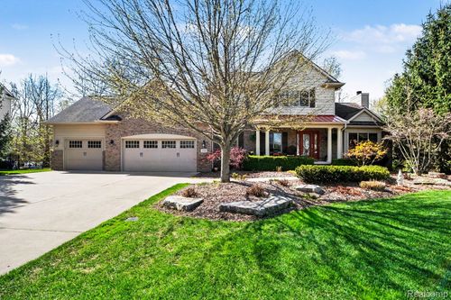 6846 Williamsbury Cir, Clarkston, MI, 48348-2898 | Card Image