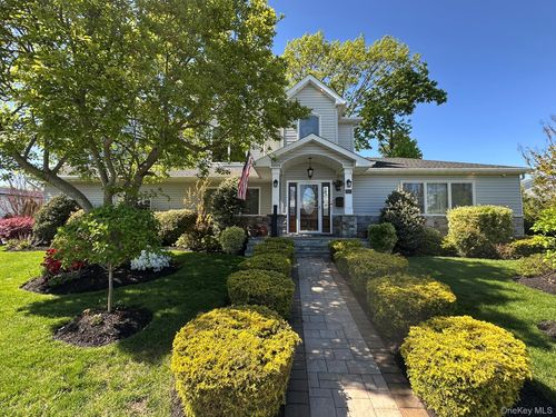 752 Kensington Ct, Westbury, NY, 11590-5813 | Card Image