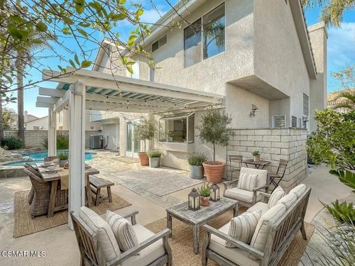 5118 Churchwood Dr, Oak Park, CA, 91377-4792 | Card Image