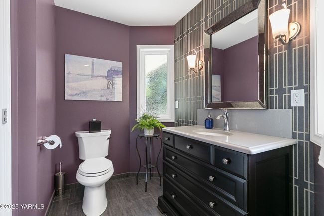 Main Level Guest Bathroom | Image 25