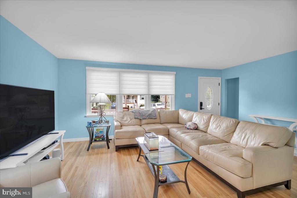 Residential in MAPLE SHADE 3
