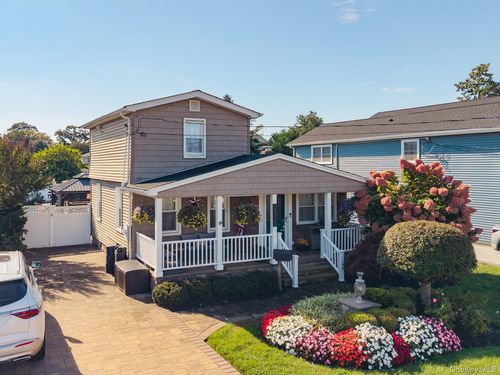 2806 Wilson Ave, Bellmore, NY, 11710-3404 | Card Image