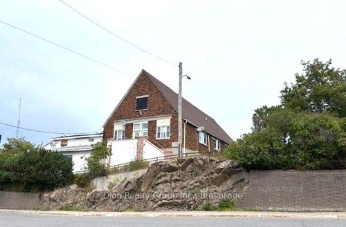 38 Duncan Ave S, Kirkland Lake, ON, P2N1X6 | Card Image