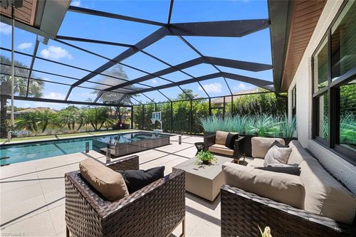 7052 Live Oak Dr, NAPLES, FL, 34114-8157 | Card Image
