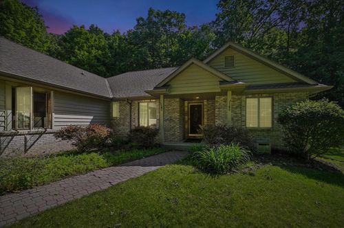 520 Bayberry Lane, Slinger, WI, 53086 | Card Image