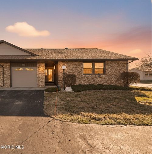 1801 Manor Hill Rd, Findlay, OH, 45840-6668 | Card Image