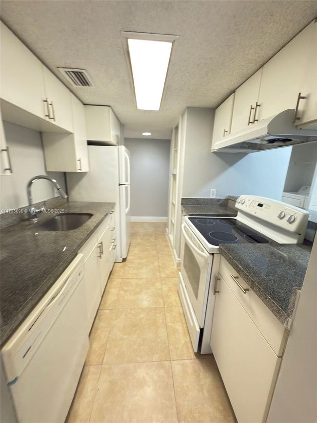 APT-11 - 4521 W Mcnab Rd, Condo with 2 bedrooms, 2 bathrooms and null parking in Pompano Beach FL | Image 4