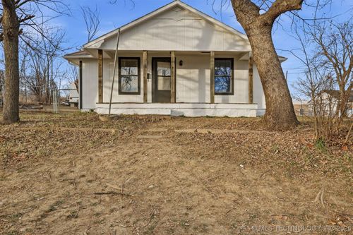 147 E Dale St, Drumright, OK, 74030-2251 | Card Image