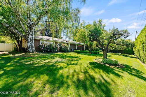 119 Gilbert Dr, Yakima, WA, 98902-2860 | Card Image