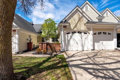 Welcoming Entry and concrete driveway! | Image 1