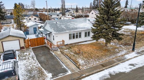 2130 20 Ave, Bowden, AB, T0M0K0 | Card Image