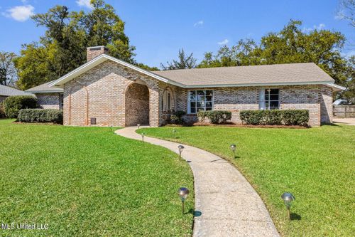 2 Villa Cove Dr, Gulfport, MS, 39507-4262 | Card Image