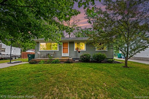 3186 Roselawn St, Commerce Township, MI, 48390-1460 | Card Image