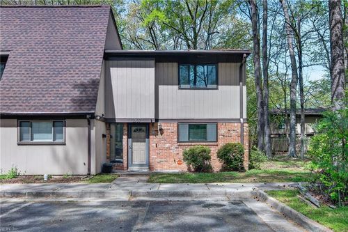 1007 Willow Green Dr, Newport News, VA, 23602-7111 | Card Image