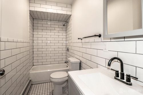 apt-2f-364 Market St, Perth Amboy, NJ, 08861-4975 | Card Image