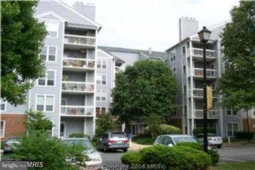 apt-a3-3178 Summit Square Dr, OAKTON, VA, 22124-2879 | Card Image