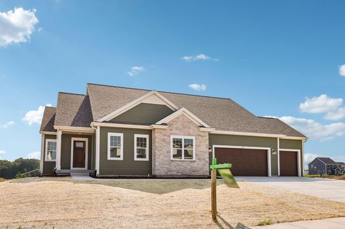 438 Sandstone St, Slinger, WI, 53086-1212 | Card Image