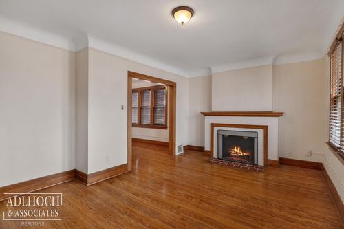 526 1/2 Saint Clair Ave, Grosse Pointe, MI, 48230-1504 | Card Image