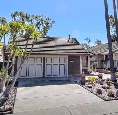 1137 Brewley Ln, Vista, CA, 92081-9027 | Card Image