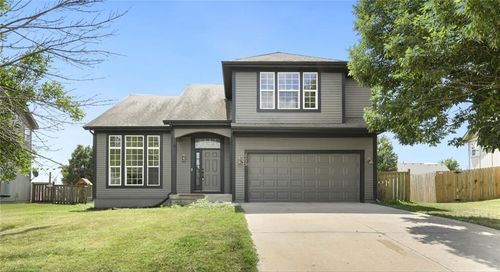 605 E Willow St, Gardner, KS, 66030-8111 | Card Image
