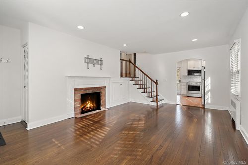 89 Huntville Rd, Katonah, NY, 10536-1928 | Card Image