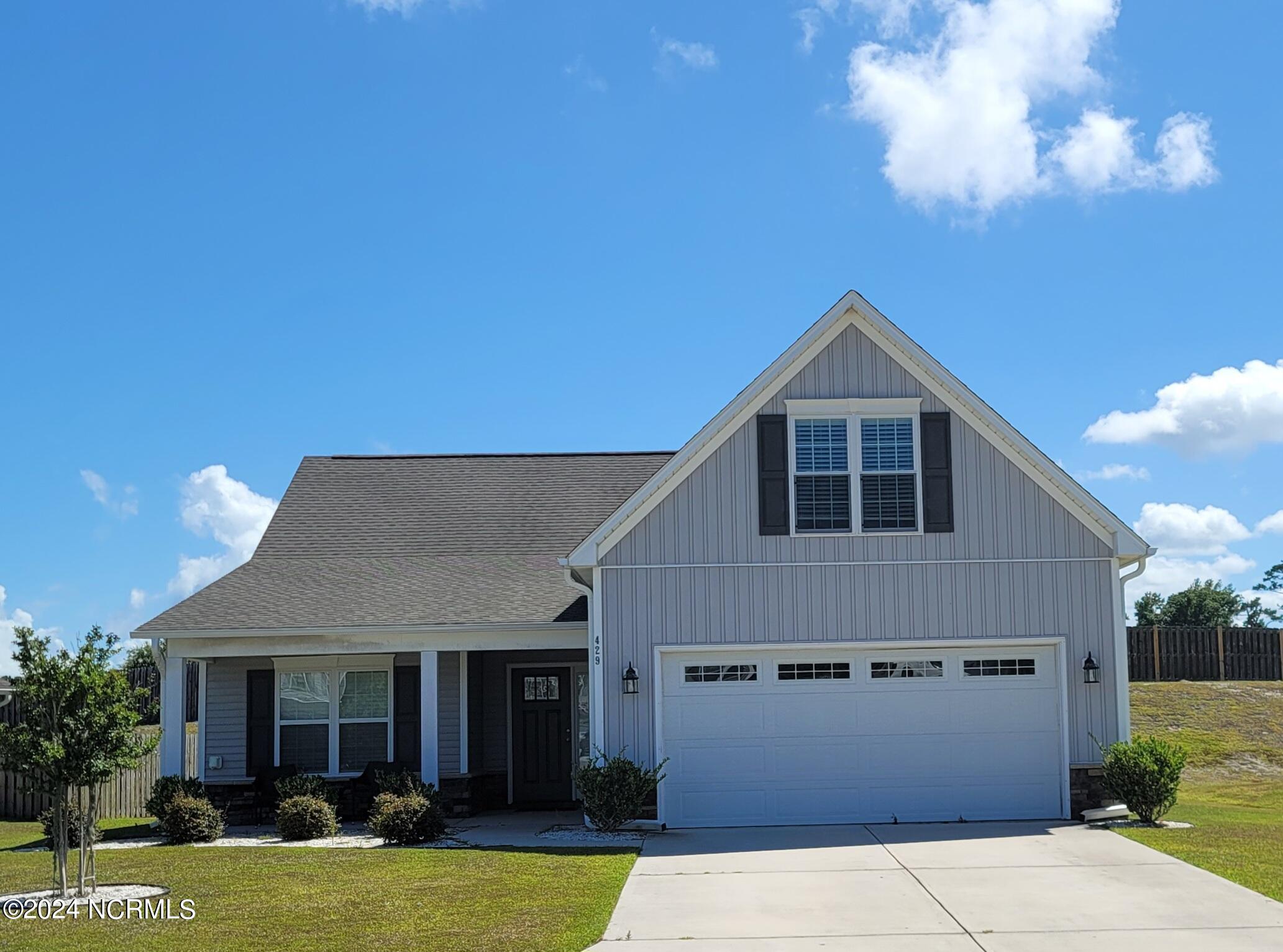 Avendale Dr, Rocky Point, NC 28457
