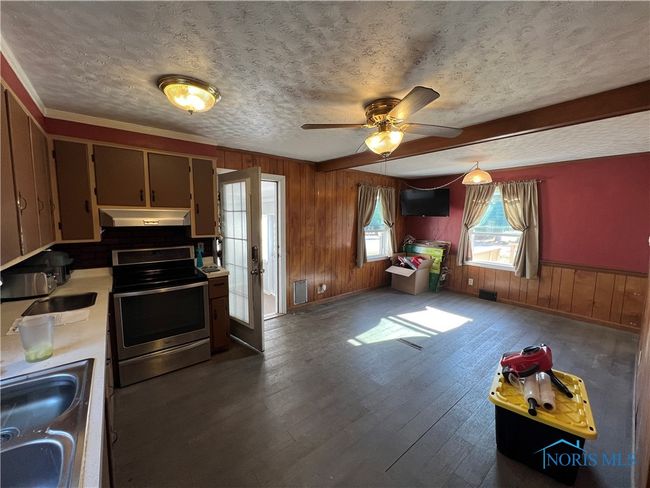 657 N Sandusky St, House other with 3 bedrooms, 2 bathrooms and 8 parking in Tiffin OH | Image 7