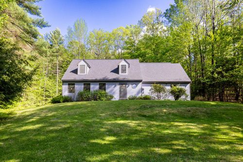 2 Carriage Ln, Hanover, NH, 03755-4708 | Card Image