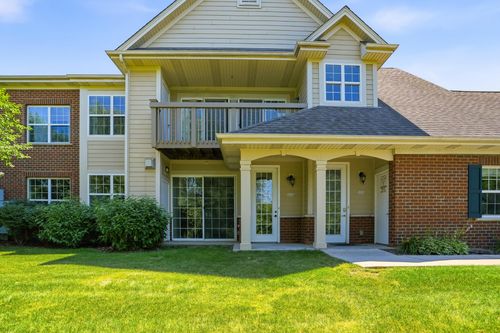 2660 W Colonial Woods Dr, Oak Creek, WI, 53154-2673 | Card Image