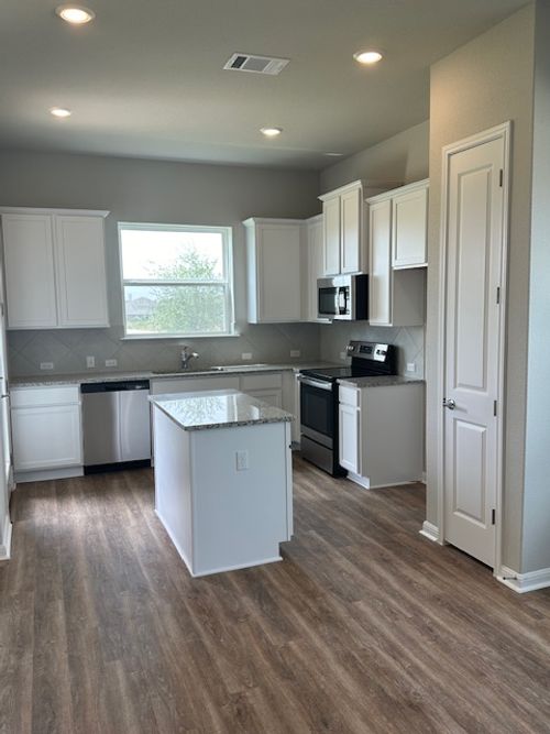 unit-101-1015 Vista View Dr, Georgetown, TX, 78626-2816 | Card Image
