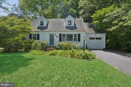 171 One Mile Rd, East Windsor, NJ, 08512-2501 | Card Image
