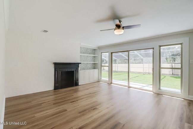 Great Room/ Den/ Office | Image 10