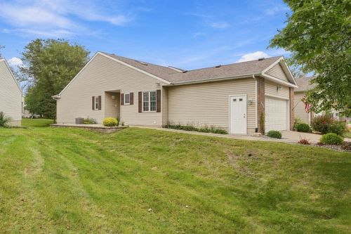 3990 Prairie Ln, Bettendorf, IA, 52722-7251 | Card Image
