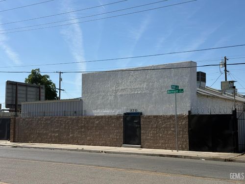 370 Bernard St, Bakersfield, CA, 93305-3214 | Card Image