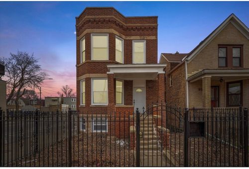 2-957 N Central Park Ave, Chicago, IL, 60651-3929 | Card Image