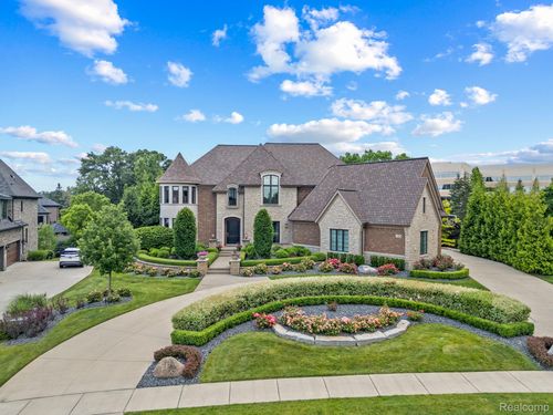 3906 Thatcher Dr, Rochester Hills, MI, 48309-4533 | Card Image
