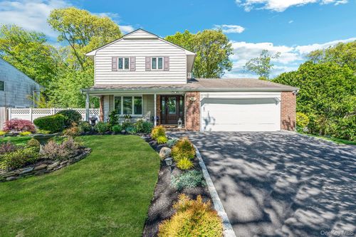 40 Boxwood Dr, Kings Park, NY, 11754-2906 | Card Image