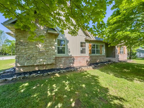 555 E Farm Road 84, Springfield, MO, 65803-7560 | Card Image