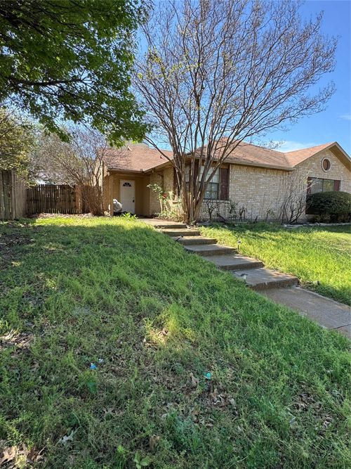 447 Pogue St, Cedar Hill, TX, 75104-9059 | Card Image