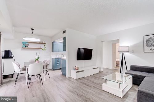 86-11643 Stoneview Sq, RESTON, VA, 20191-2939 | Card Image